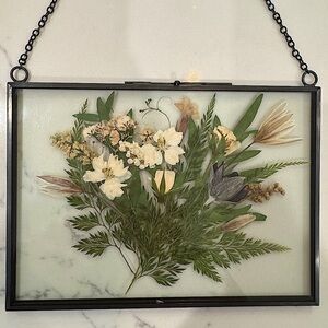 021 Pressed florals in gallery frame